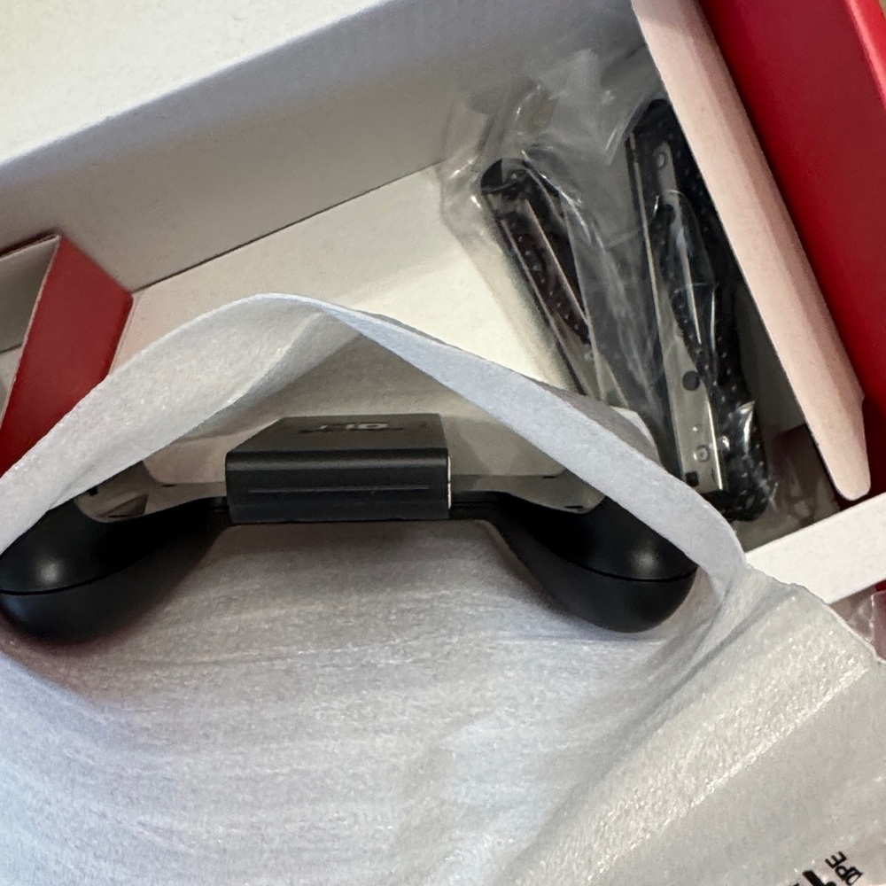 Nintendo Switch OLED Console with White Joy‑Con Controllers 64 GB - Picture 8 of 16